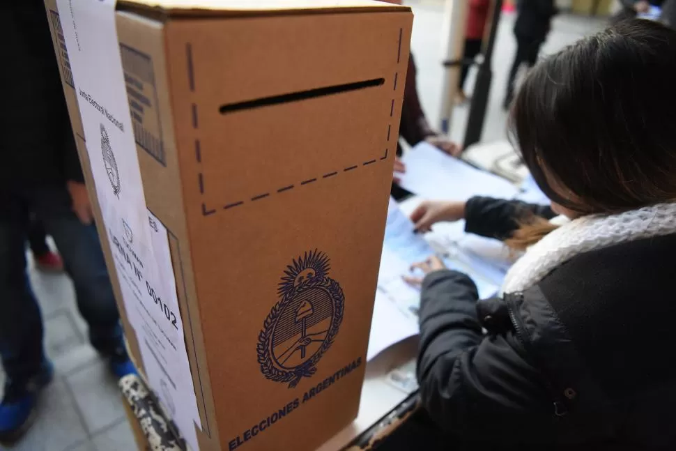 OBLIGATORIAS. Más de 1,2 millón de tucumanos  estarán en condiciones de votar el 12 de septiembre. 