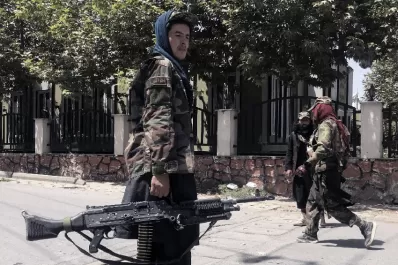 Talibanes reprimieron a tiros una protesta en una ciudad de Afganistán