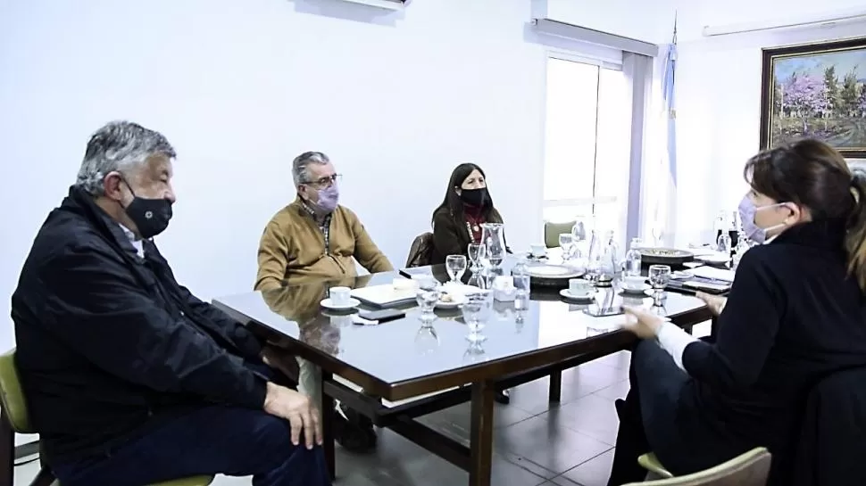 REUNIÓN. Miembros del Frente Grande y de la Unión Industrial local.  