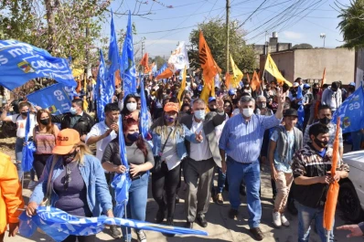Rumbo a las PASO: Jaldo recorrió el barrio Almafuerte y dialogó con los vecinos