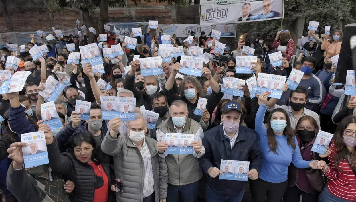 EN CAMPAÑA. El vicegobernador, Osvaldo Jaldo, inauguró una sede de Acción Regional y del Peronismo Verdadero en Yerba Buena.