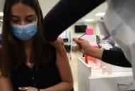 La vacuna de Moderna reemplaza a la Sputnik V: estos son sus riesgos y beneficios