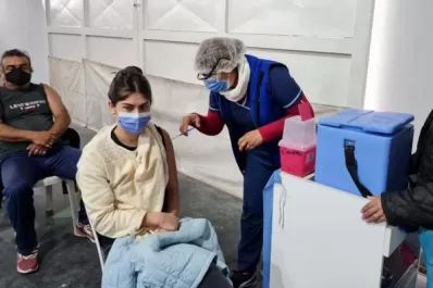 Continúan en baja los casos de covid en Tucumán: 318 contagios y siete decesos