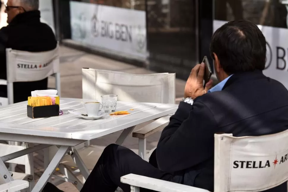 LA MISMA HORA, EL MISMO LUGAR, PERO... El precio del pocillo aumentará cuando despunte la primavera. LA GACETA / FOTOS DE INÉS QUINTEROS ORIO 