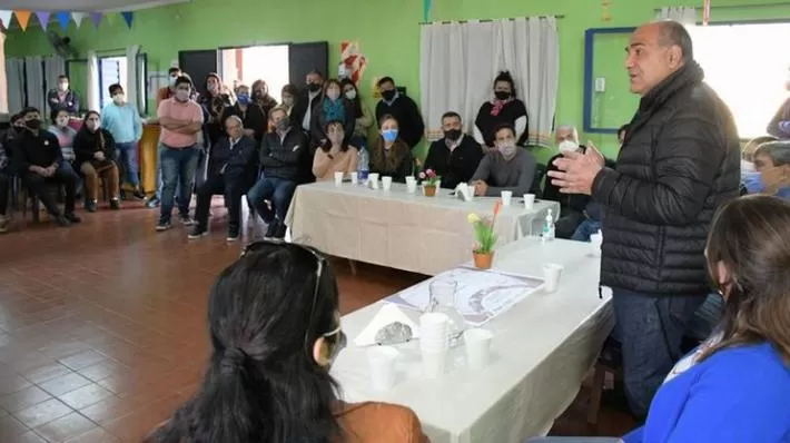 VISITA A CONCEPCIÓN. El gobernador Manzur, en un recorrido oficial. Foto: Prensa Comunicación Pública
