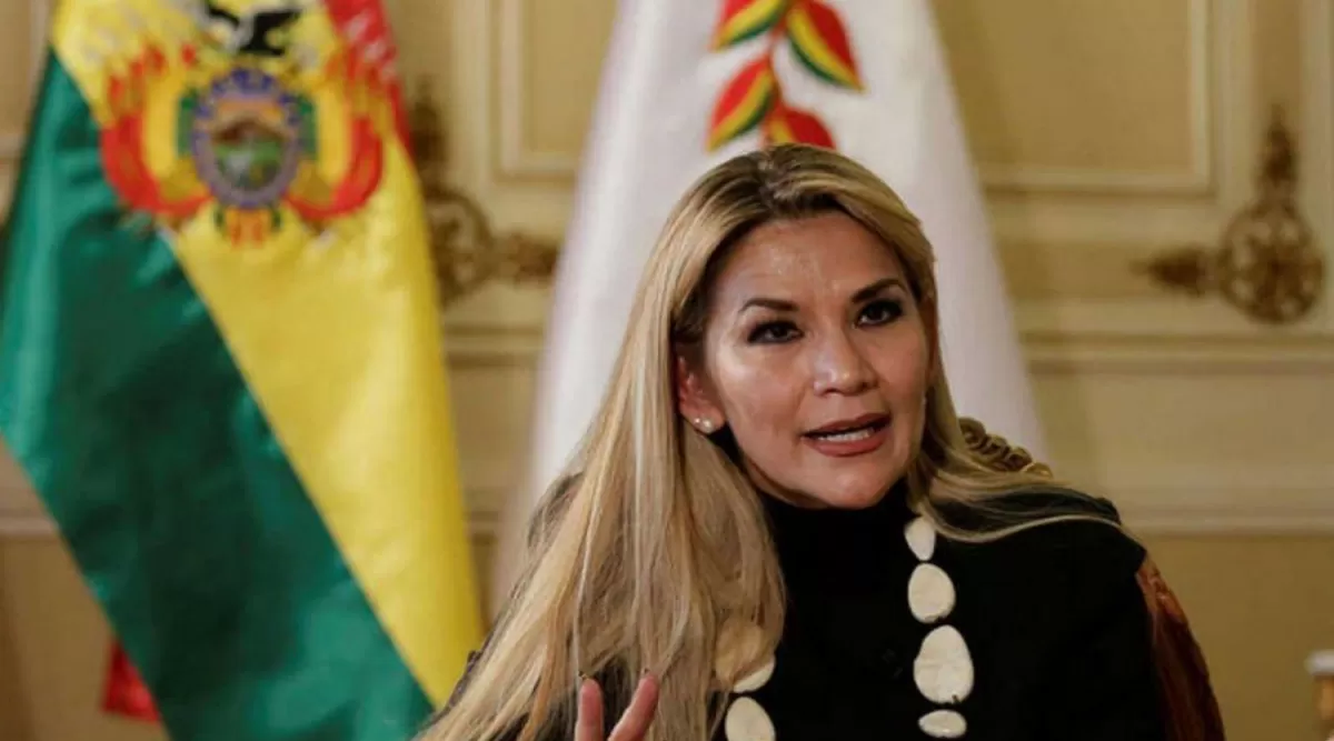 Acusada por genocidio, Áñez “se autolesionó”