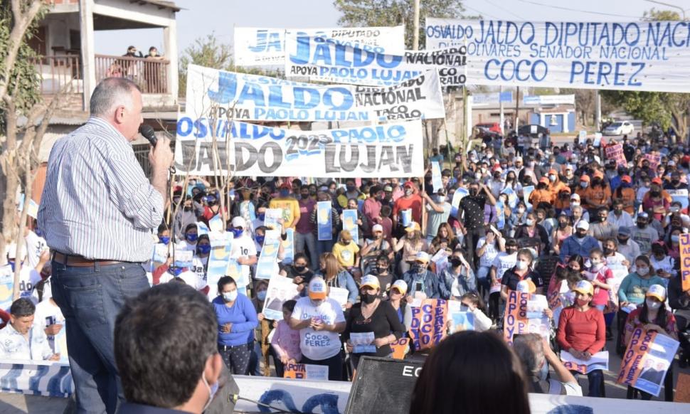 EN GRANEROS. “Vamos a ganar esta elección compañeros”, arengó el vicegobernador ante vecinos de la zona. 