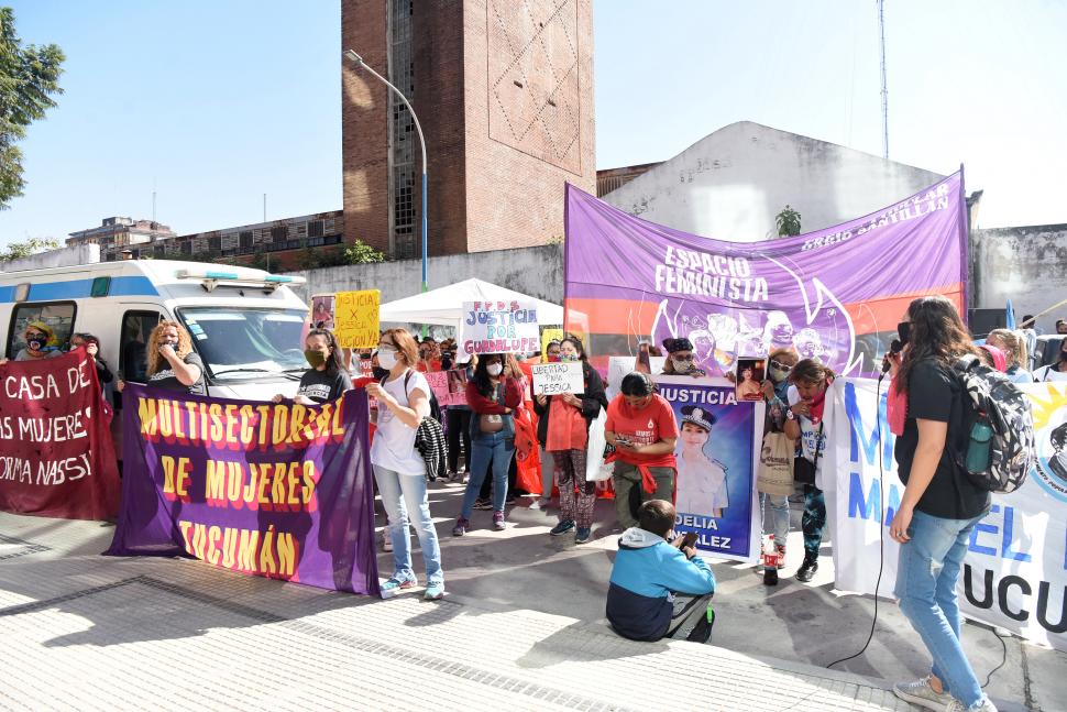 APOYO. Hubo varias marchas a favor de la imputada en tribunales. 