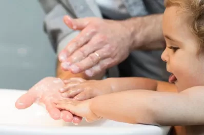 Estimular el sistema inmune de los niños será fundamental para evitar resfríos y posibles casos de covid-19
