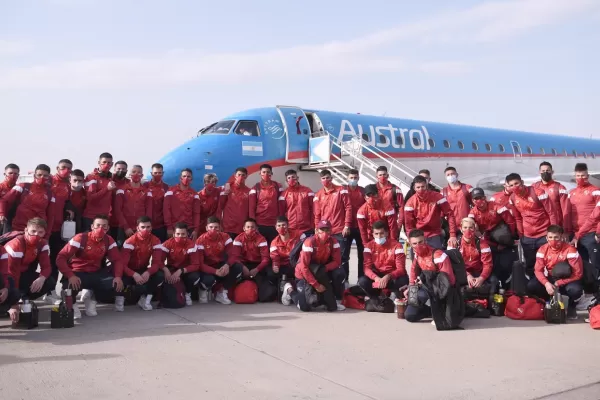 Independiente llegó a Tucumán para defender la punta del torneo