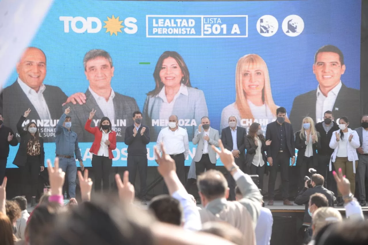 Acto en Tucumán con los funcionarios nacionales. 