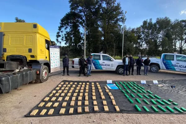 Descubrieron 130 kilos de marihuana en un falso tanque de nafta de un camión