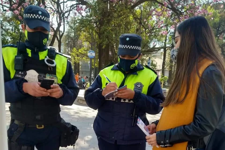 La precandidata a diputada y la policía