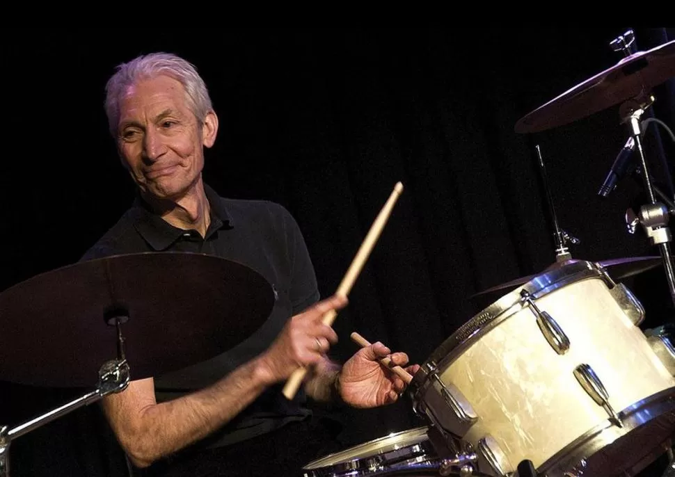 Se fue Charlie Watts, el baterista que unió el jazz y el rock