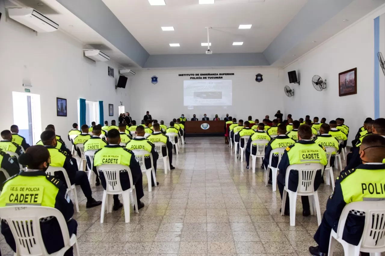 Cadetes e instructores de Policía se capacitan en la investigación de delitos en línea contra niños