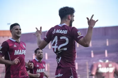 Lanús superó a Gimnasia y quedó como único puntero