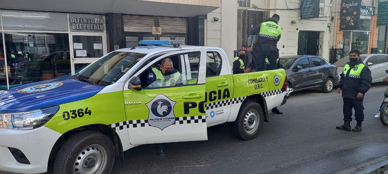 Llegó desde España, en la terminal se negó a hacer un hisopado y luego lo aprehendieron