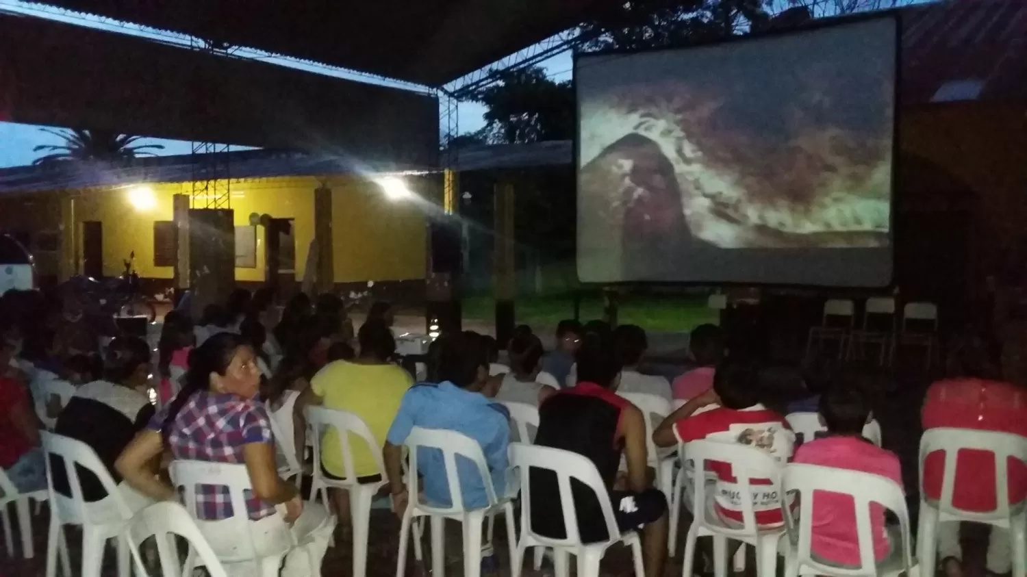 CINEMÓVIL. Foto Facebook: Cine Móvil Tucumán