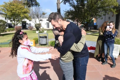 Dos niños tucumanos se emocionaron con el abrazo de Tinelli en el Garrahan
