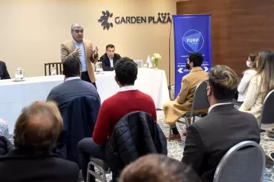 Alfaro participó de una charla con jóvenes becarios de la Fundación Universitaria del Río de la Plata