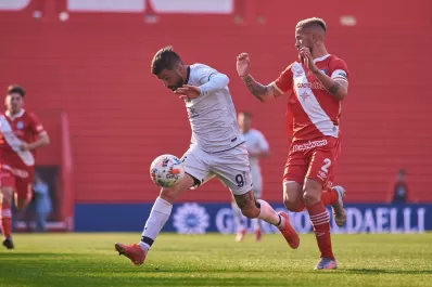 Talleres festejó ante Argentinos en La Paternal y alcanzó la línea de Lanús