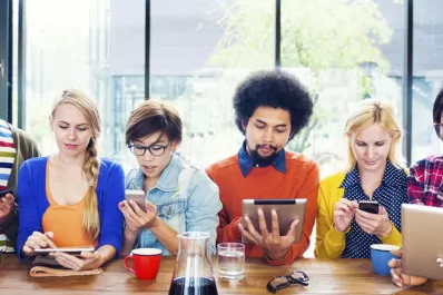 ¿Qué diferencia a millennials y centennials?