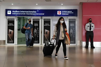 Postergan la anulación de la cuarentena para los que viajaron al exterior por trabajo