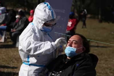 Tucumán sumó este sábado 210 nuevos casos y ocho muertes por coronavirus