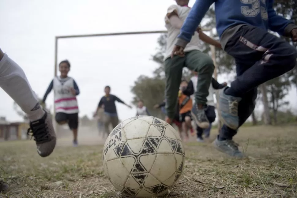 LA DESCOSEN. En el barrio Rincón del Este, los chicos de los barrios de la periferia encuentran un lugar donde soñar con un mañana mejor.