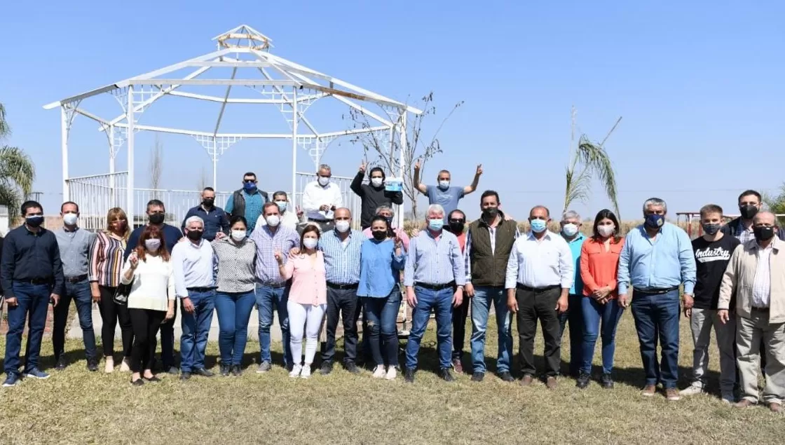 EN CAMPAÑA. El gobernador, Juan Manzur, encabezó un acto con la dirigencia de Chicligasta.