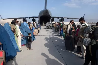 Se llevan sólo lo que entra en una bolsa de plástico