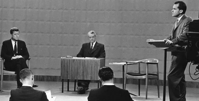 KENNEDY VS. NIXON. El demócrata y el republicano compulsaron propuestas y posturas en 1960 en la CBS. 