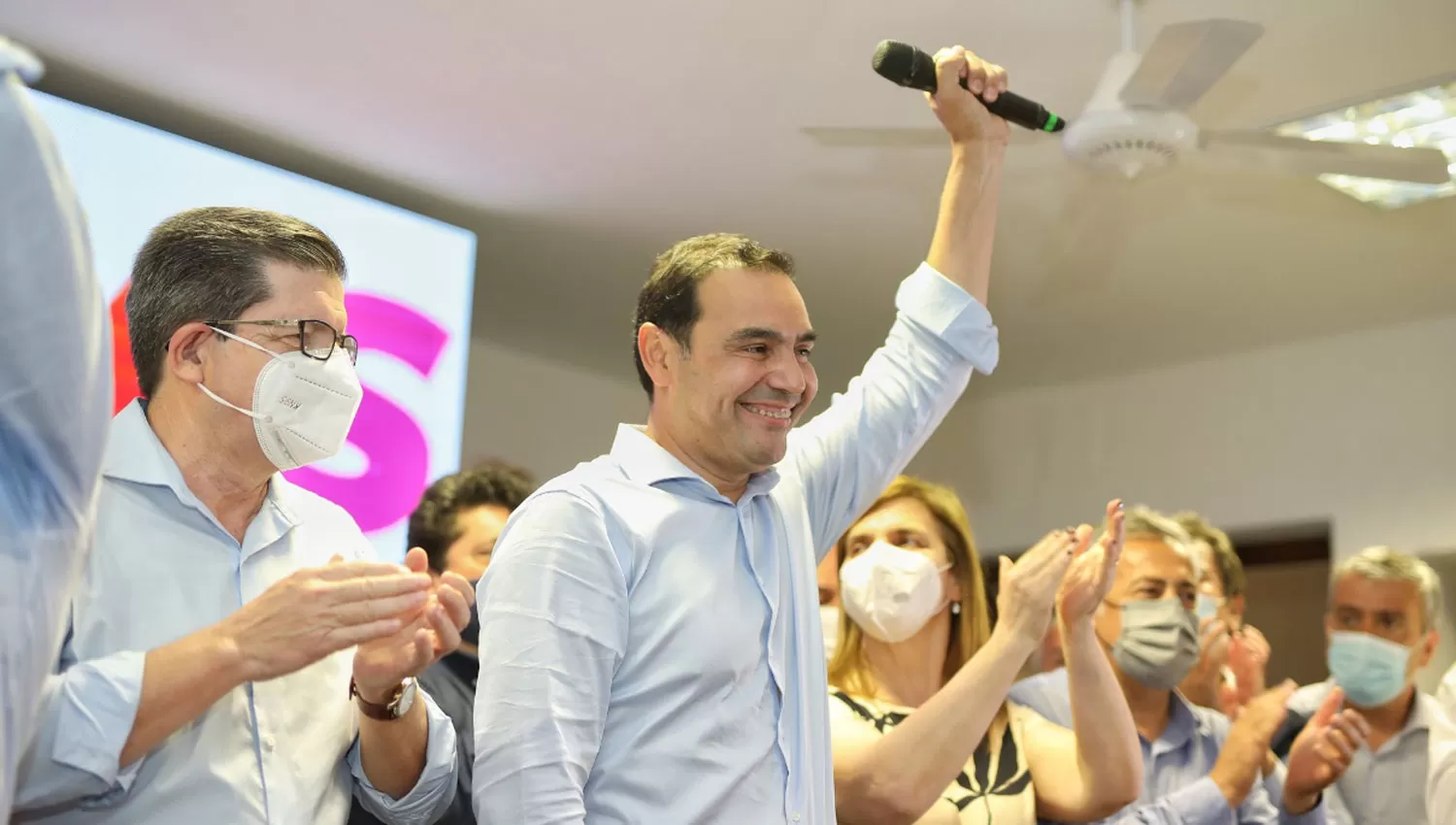 VENCEDOR. Valdés celebró anoche desde su bunker la amplia victoria electoral. 