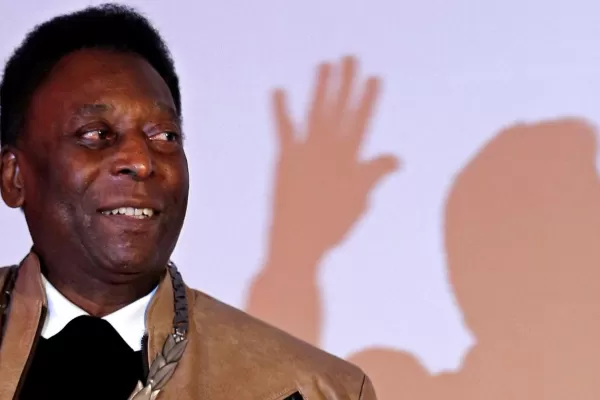 Pelé: no me desmayé y estoy muy bien de salud