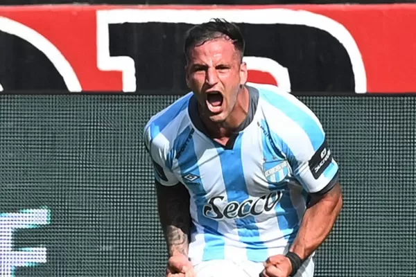 Con el triunfo ante Newells, el Decano se acercó a la zona de Copa Sudamericana