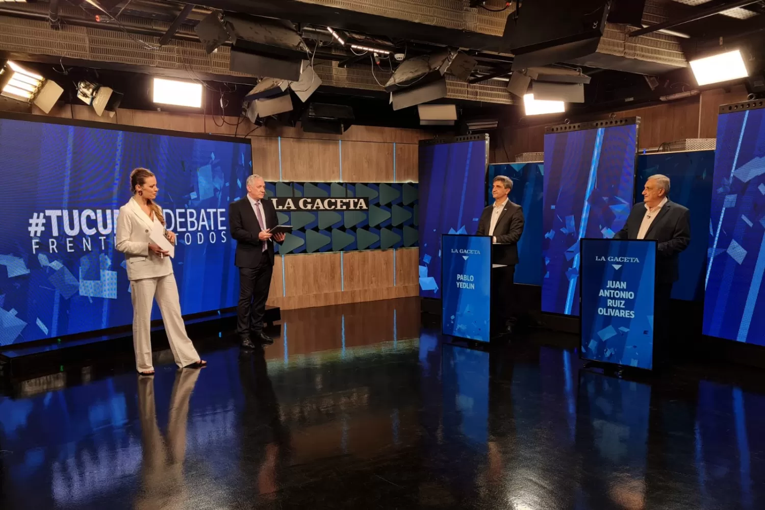 DEBATE. Pablo Yedlin (Lealtad Peronista) y Juan Antonio Ruíz Olivares precandidatos al Senado de la Nación. FOTO LA GACETA