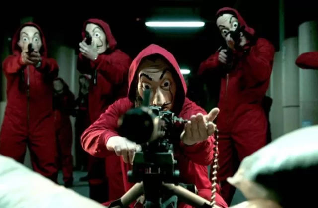 LA CASA DE PAPEL 3. Siguen las aventuras de una singular banda de asaltantes de bancos. 