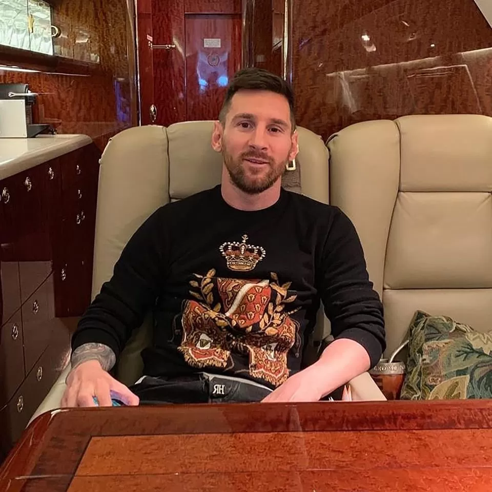 Messi y un “chiche” que aprovecha con sus compañeros