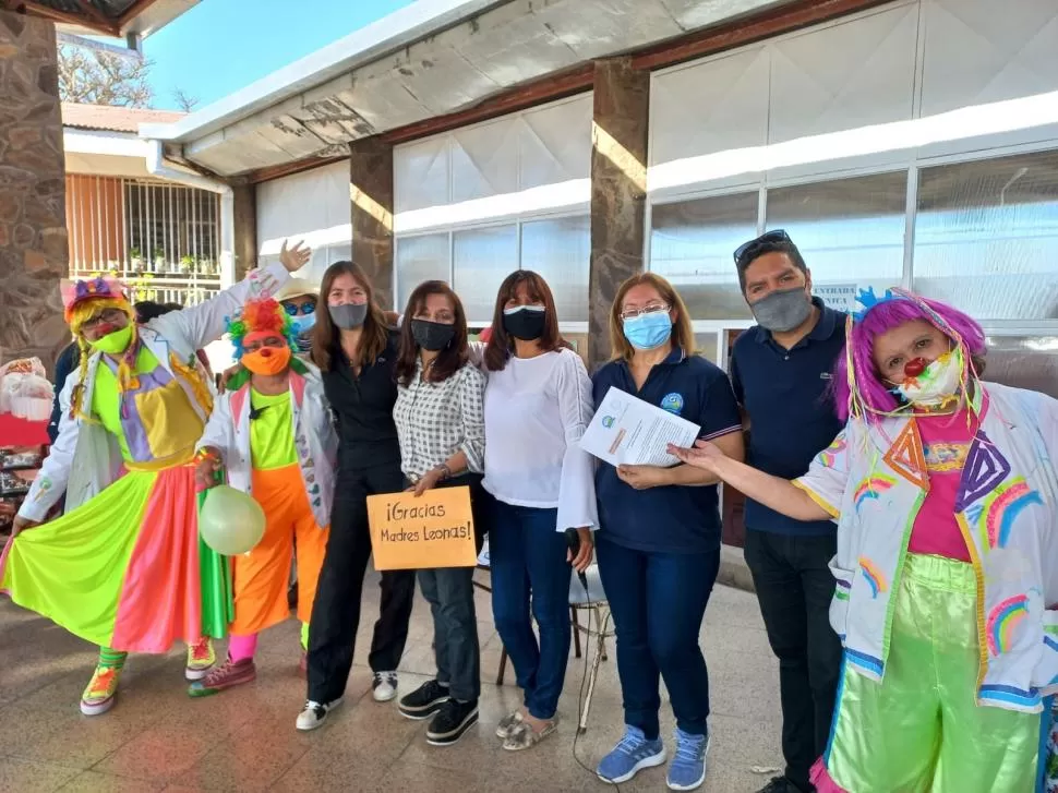 AYUDA EN SAN JAVIER. Madres Leonas llevaron donaciones para los niños. 