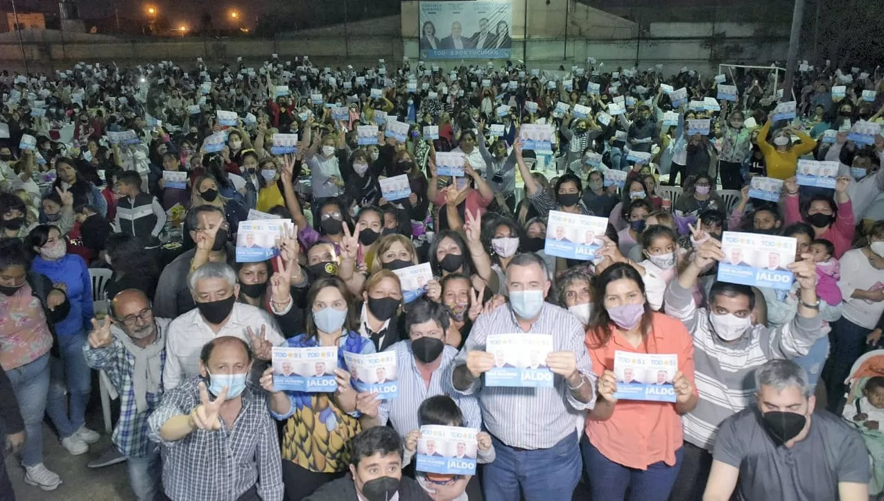 EN CAMPAÑA. El vicegobernador, Osvaldo Jaldo, encabezó un acto ante 5.000 mujeres -según los organizadores-en Alderetes.