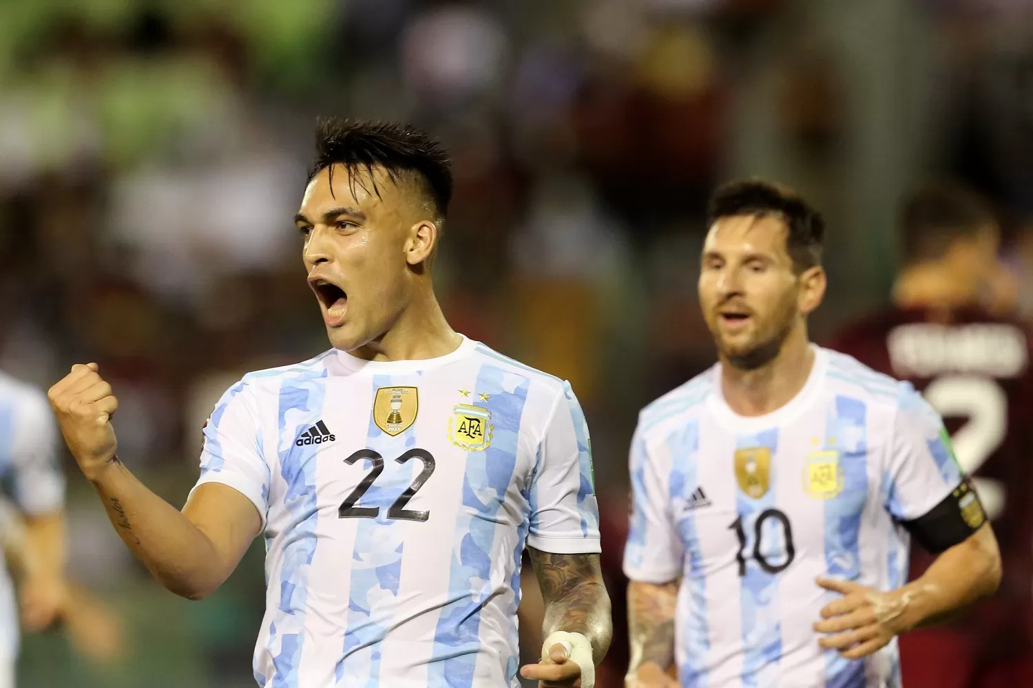 TORO. Lautaro fue el que abrió el marcador para el equipo argentino. REUTERS 