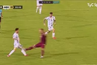 La patada criminal que Adrián Martínez le pegó a Messi