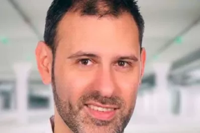 Un argentino mató a su hijo de dos años; sigue prófugo y lo buscan en toda España