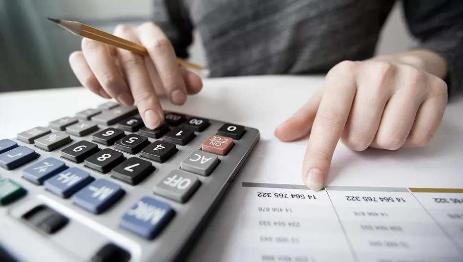 Qué pasaría con el salario si sube el piso de Ganancias