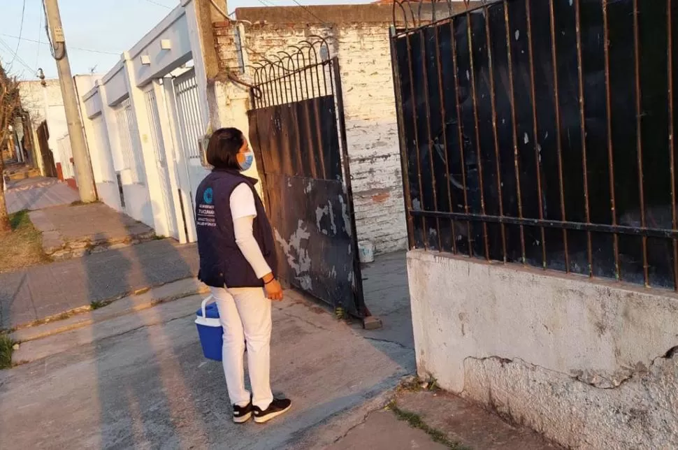EN EL DOMICILIO. Los agentes cuidarán la cadena de frío para que las vacunas lleguen conservadas. 
