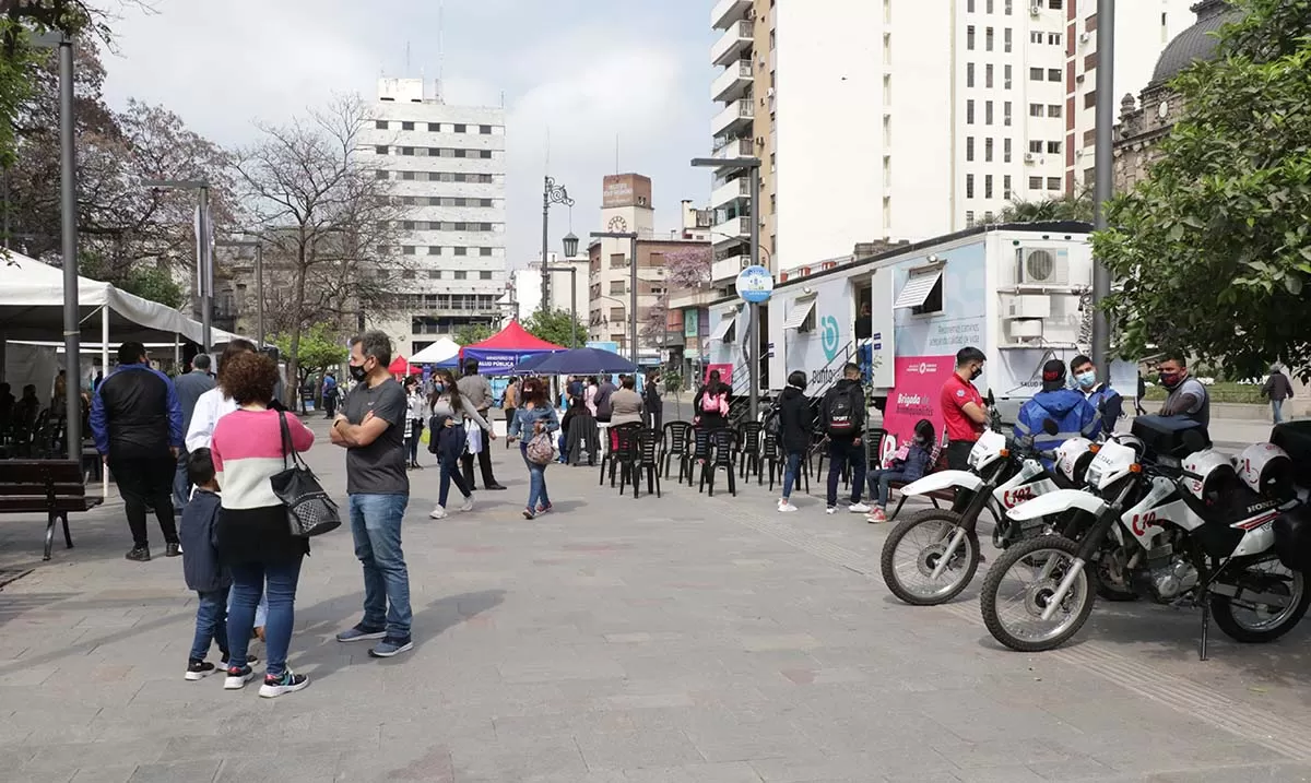 Operativo de salud en la plaza Independencia. Foto Ministerio de Salud