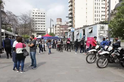 Qué servicios se pueden solicitar del operativo de salud en la Plaza Independencia