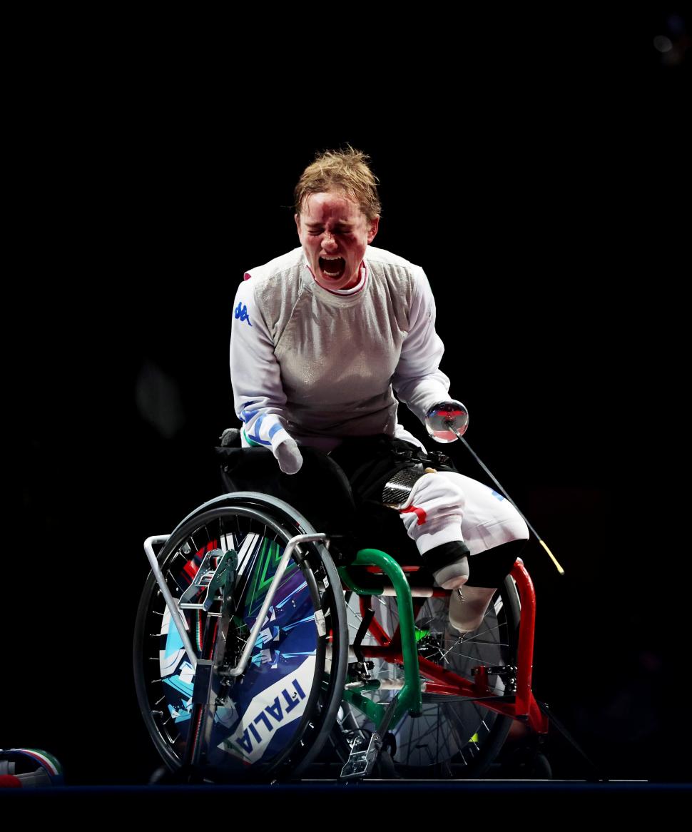 HACIA ITALIA. Beatrice Maria Vio festeja al ganar el oro en esgrima.