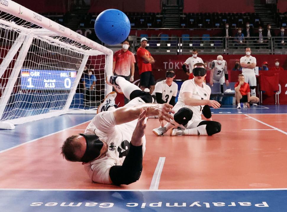 GOALBALL. Al ras del piso y para ciegos. Hay que escuchar a la pelota.