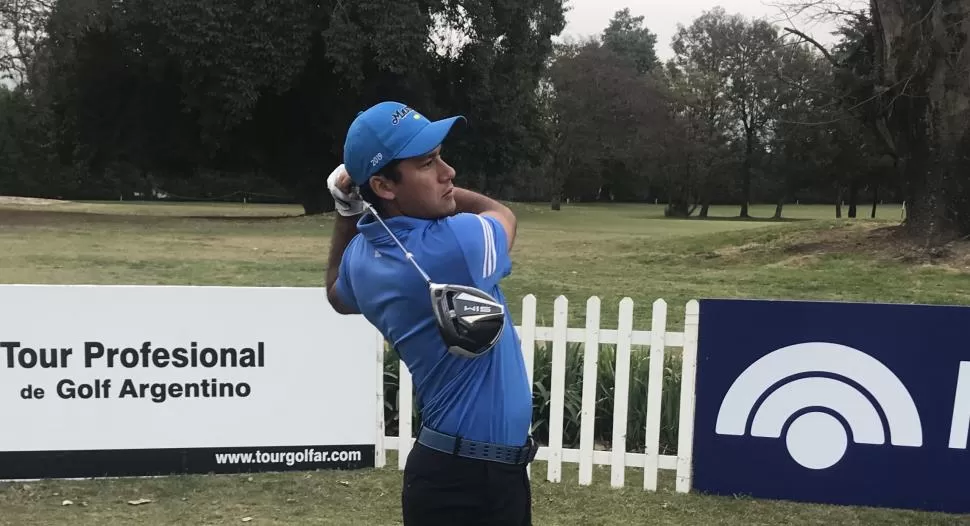 SIGUE ENCENDIDO EN ALPA SUMAJ. Martín Contini hizo ayer una ronda de 66 golpes, llegó a un global de 130 y le lleva tres a su escolta, César Costilla. Foto Marcos Virasoro